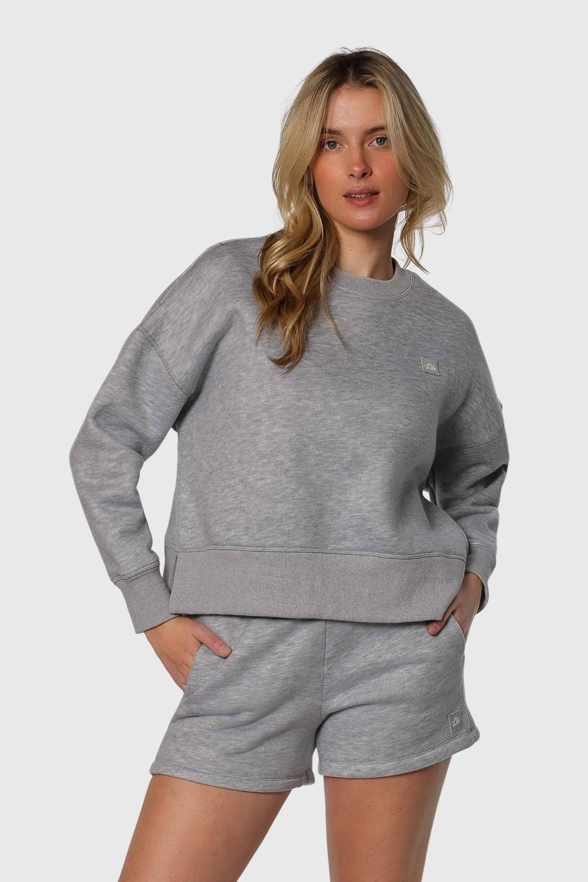 FLEECE-CREW-GREY3.png FLEECE-CREW-GREY3.png