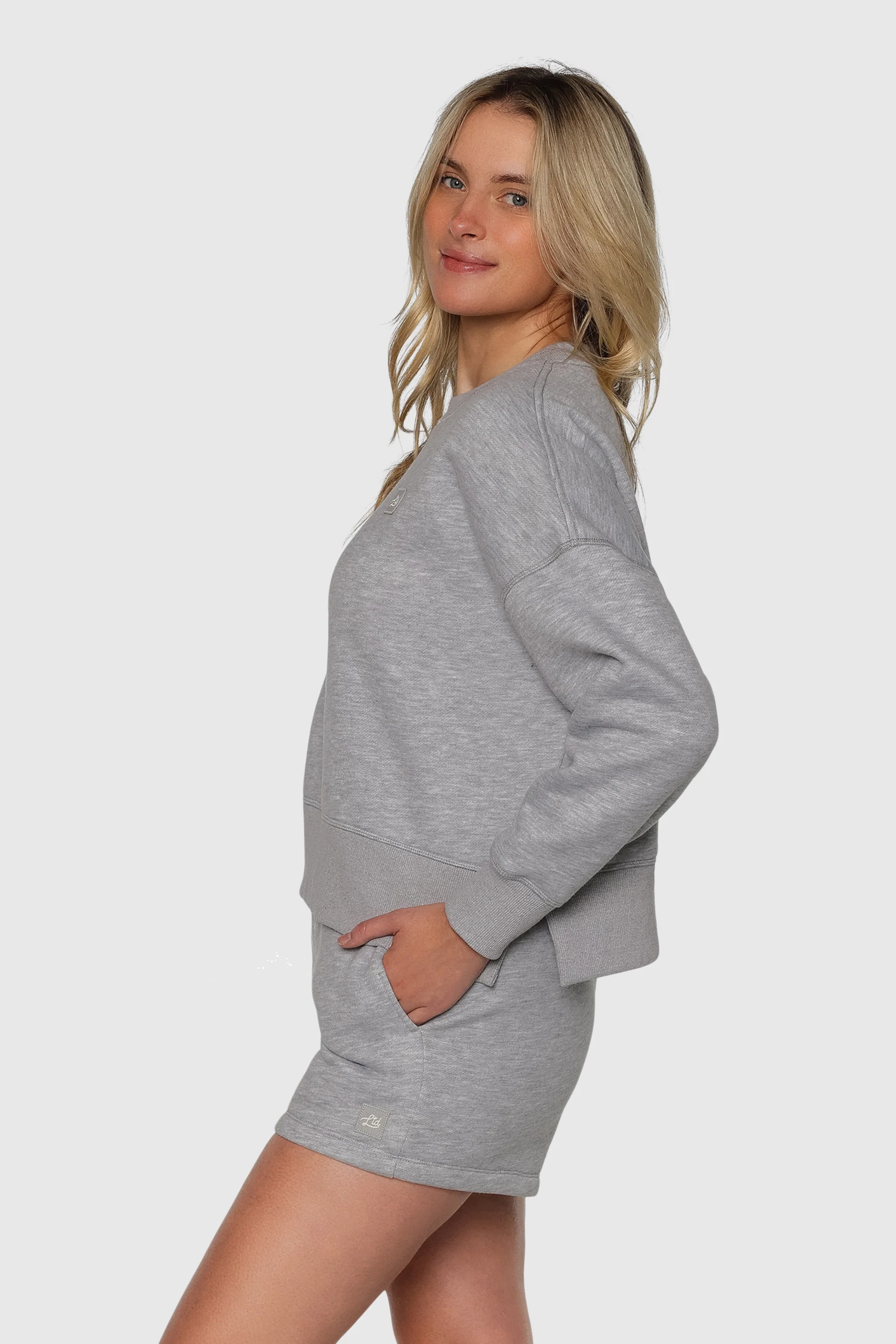 FLEECE-CREW-GREY_b0db8558-55b9-4ea2-a066-b9a206fd3048.png FLEECE-CREW-GREY_b0db8558-55b9-4ea2-a066-b9a206fd3048.png