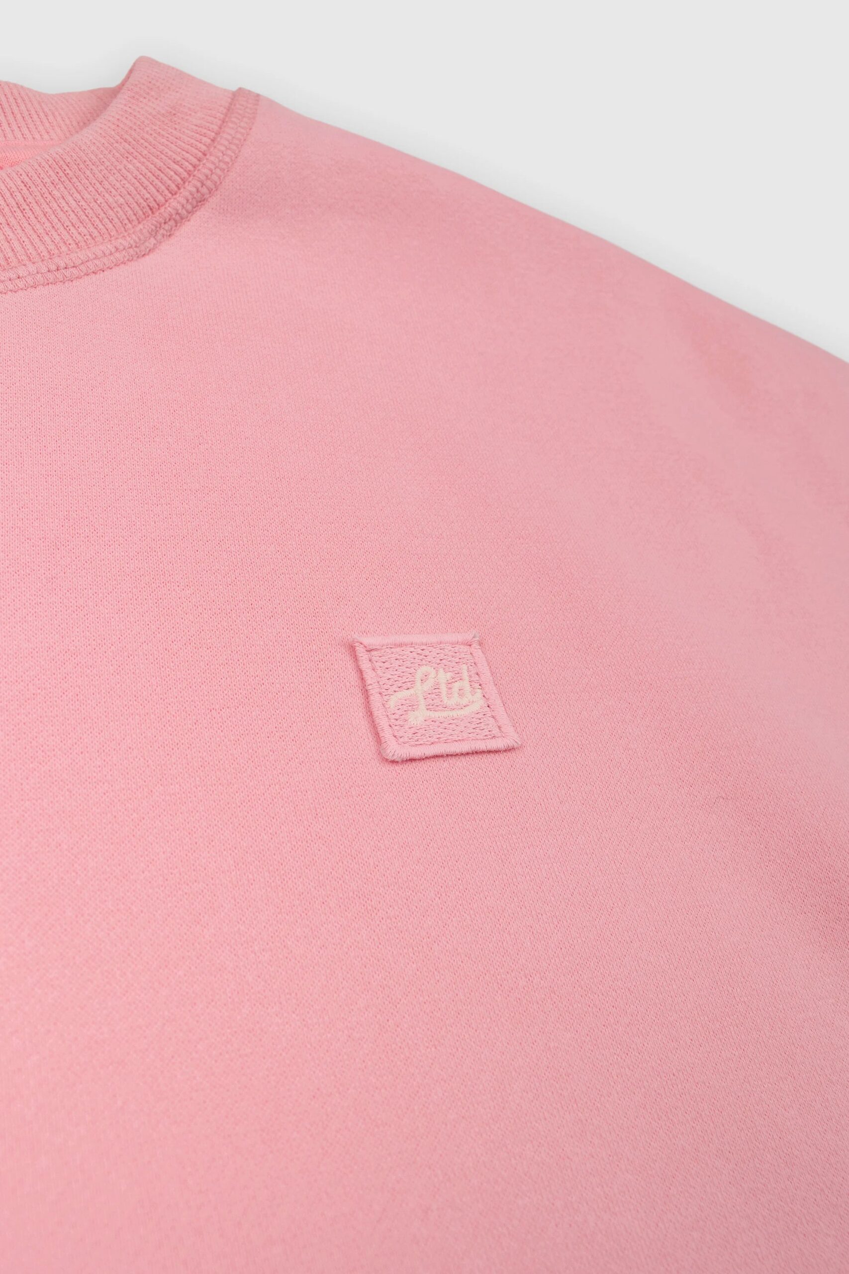 FLEECE-CREWNECK-BUBBLEGUM-02.jpg FLEECE-CREWNECK-BUBBLEGUM-02.jpg