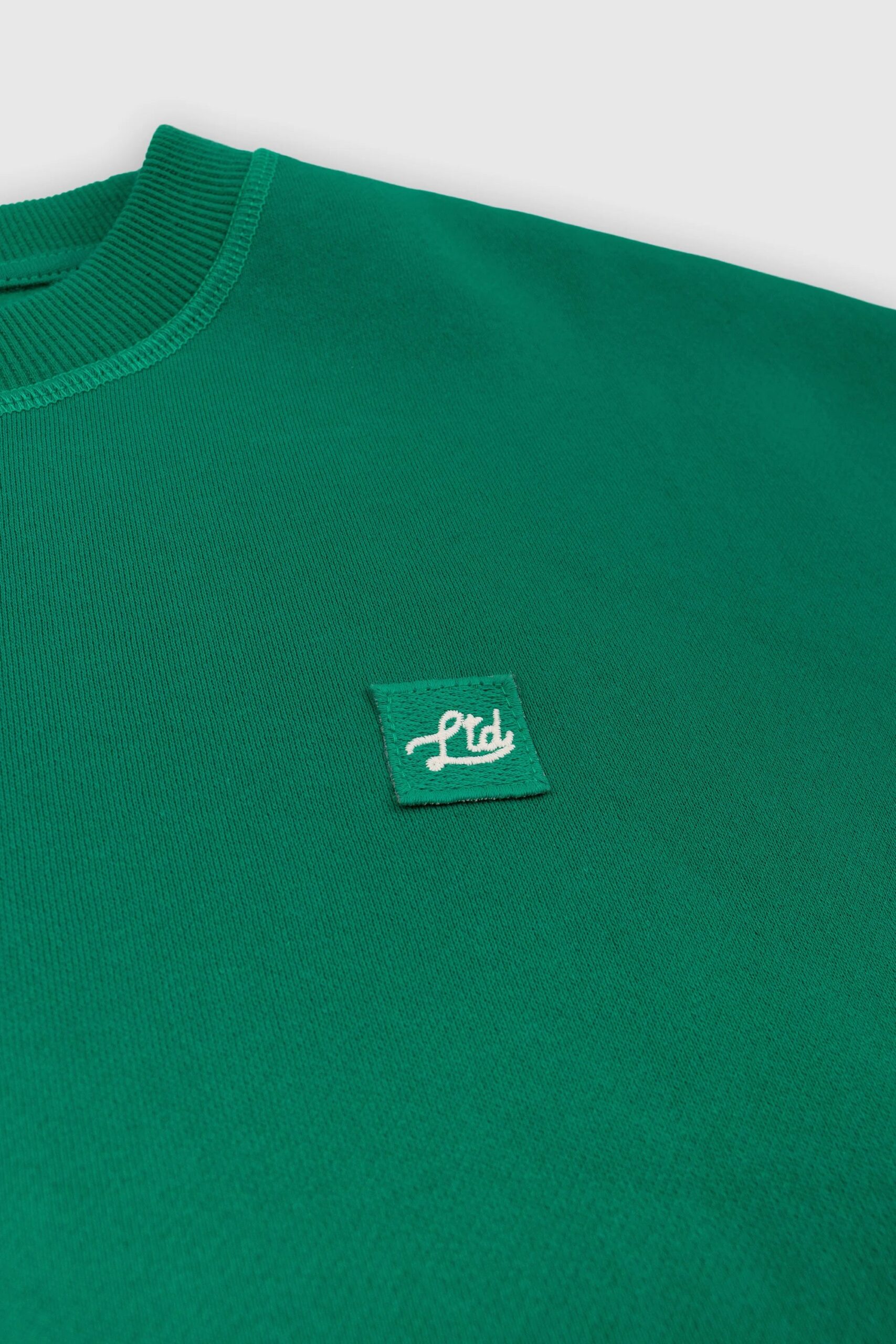 FLEECE-CREWNECK-GREEN-02.jpg FLEECE-CREWNECK-GREEN-02.jpg