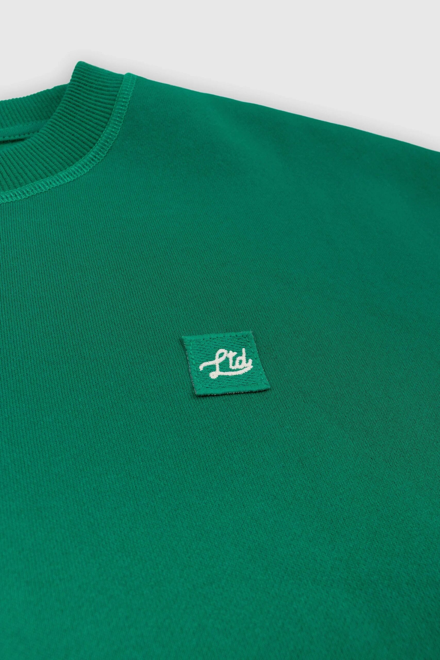 FLEECE-CREWNECK-GREEN-02_462b24ec-d420-4d93-a419-9e53bcce80f2.jpg FLEECE-CREWNECK-GREEN-02_462b24ec-d420-4d93-a419-9e53bcce80f2.jpg
