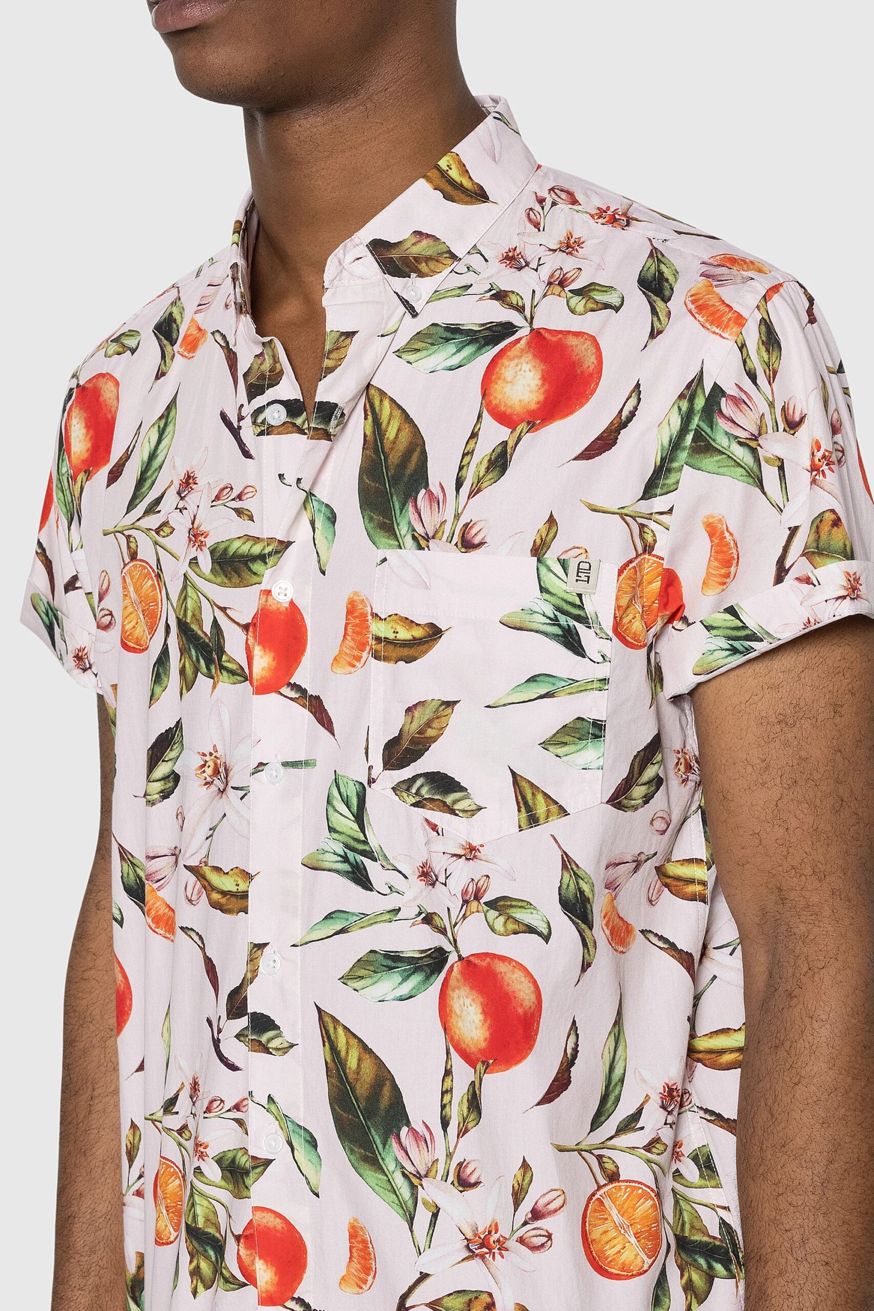 SS21-M-Button17.jpg SS21-M-Button17.jpg