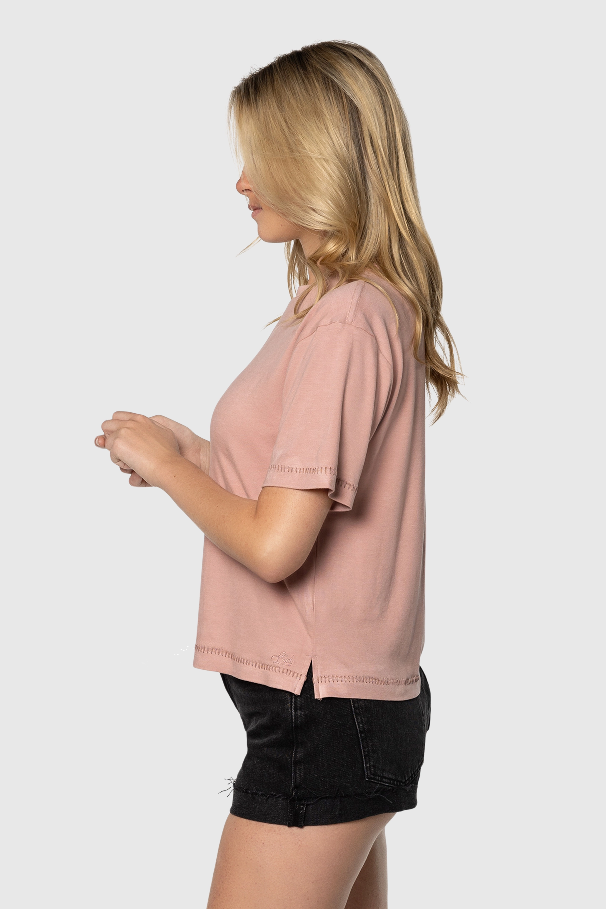 TEE-CAMPFIRE-MAUVE.png TEE-CAMPFIRE-MAUVE.png