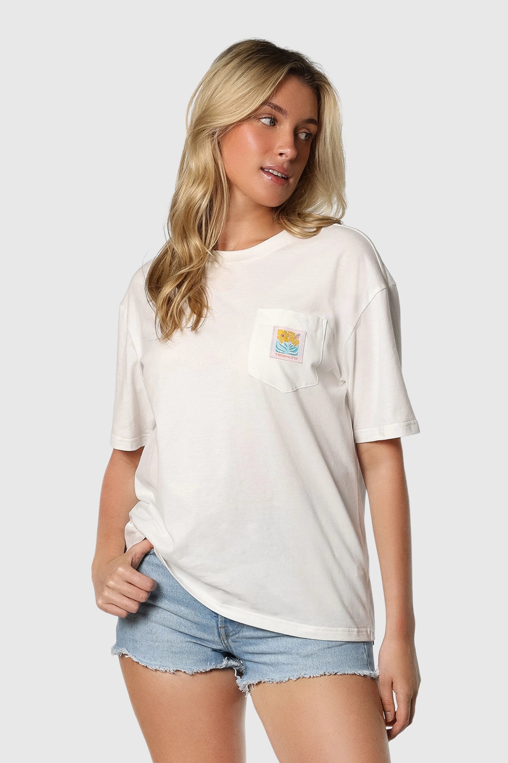 TEE-POCKET-WHITE2.jpg TEE-POCKET-WHITE2.jpg