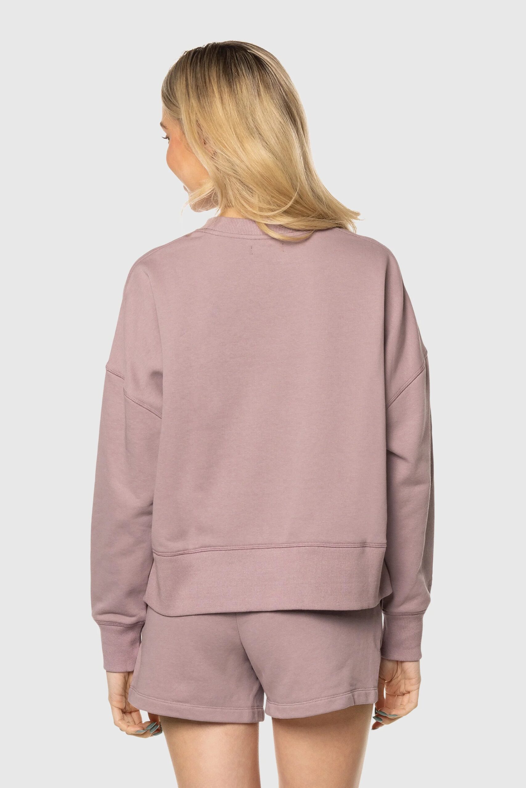 SS23-L-Sweaters03.jpg SS23-L-Sweaters03.jpg