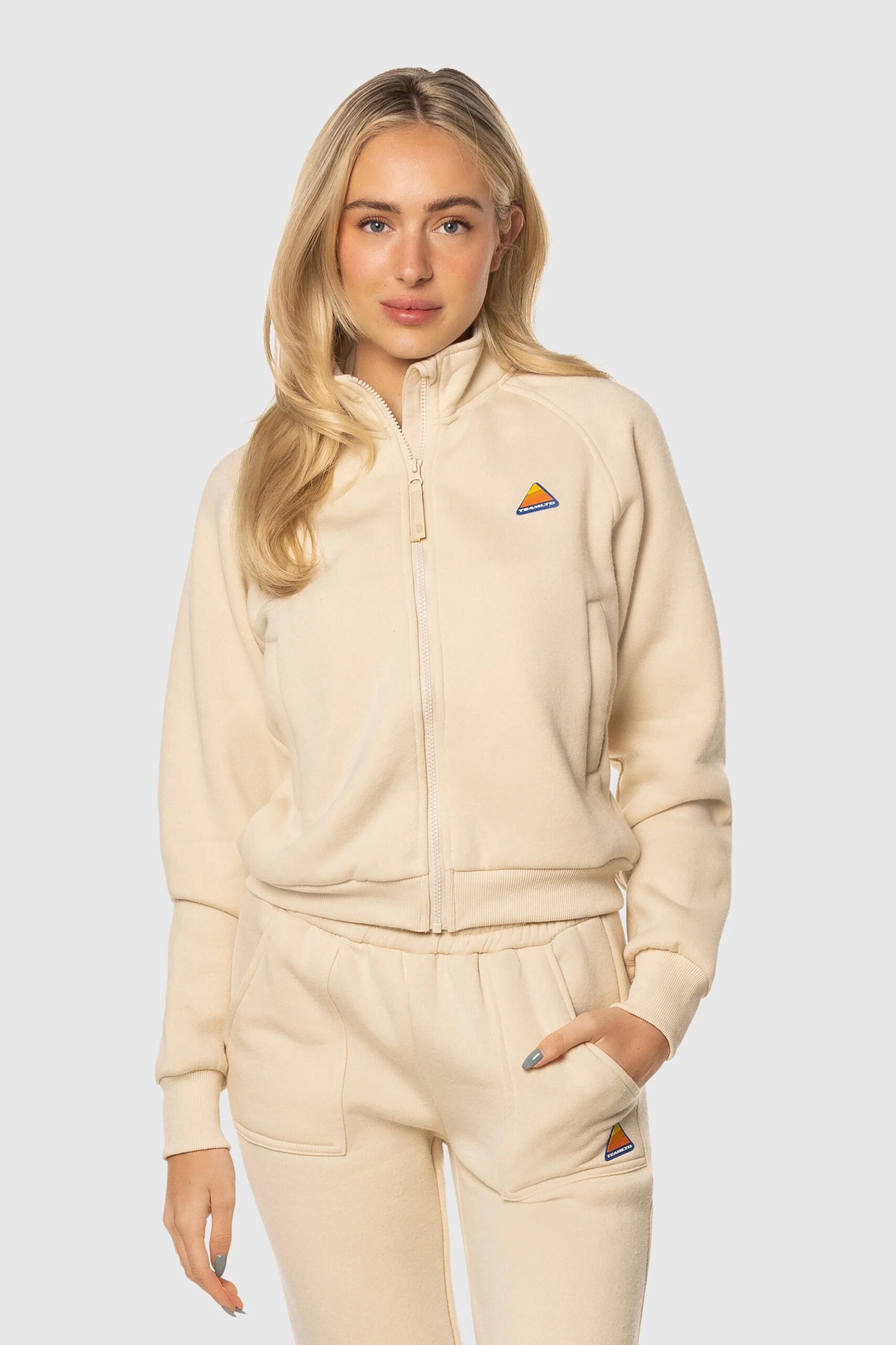 SS23-L-Sweaters13_55fbb90a-1744-4f64-ae71-d70c32f79b86.jpg SS23-L-Sweaters13_55fbb90a-1744-4f64-ae71-d70c32f79b86.jpg