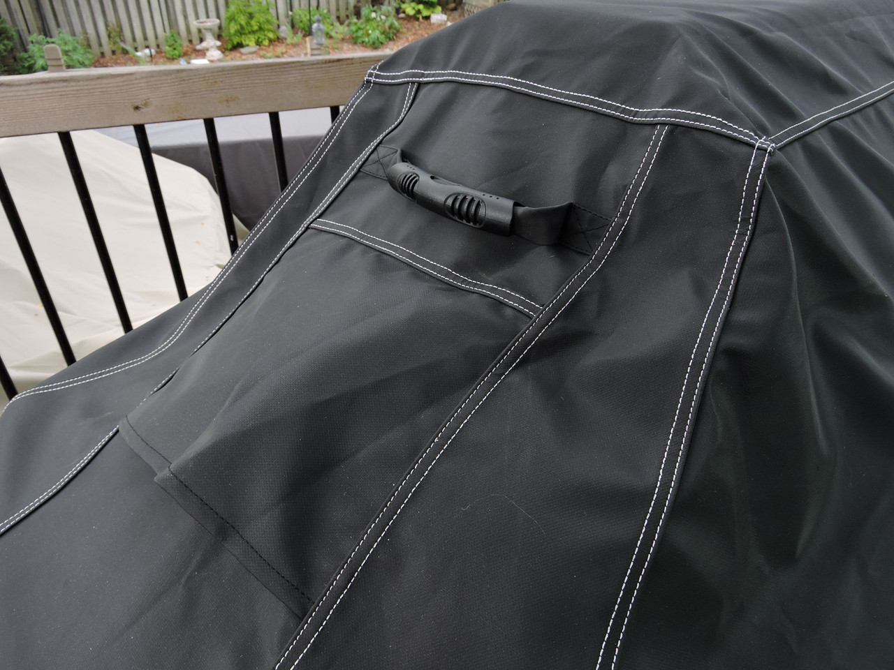 tundra-supreme-barbecue-cover-handles-and-vents__65329.jpg tundra-supreme-barbecue-cover-handles-and-vents__65329.jpg